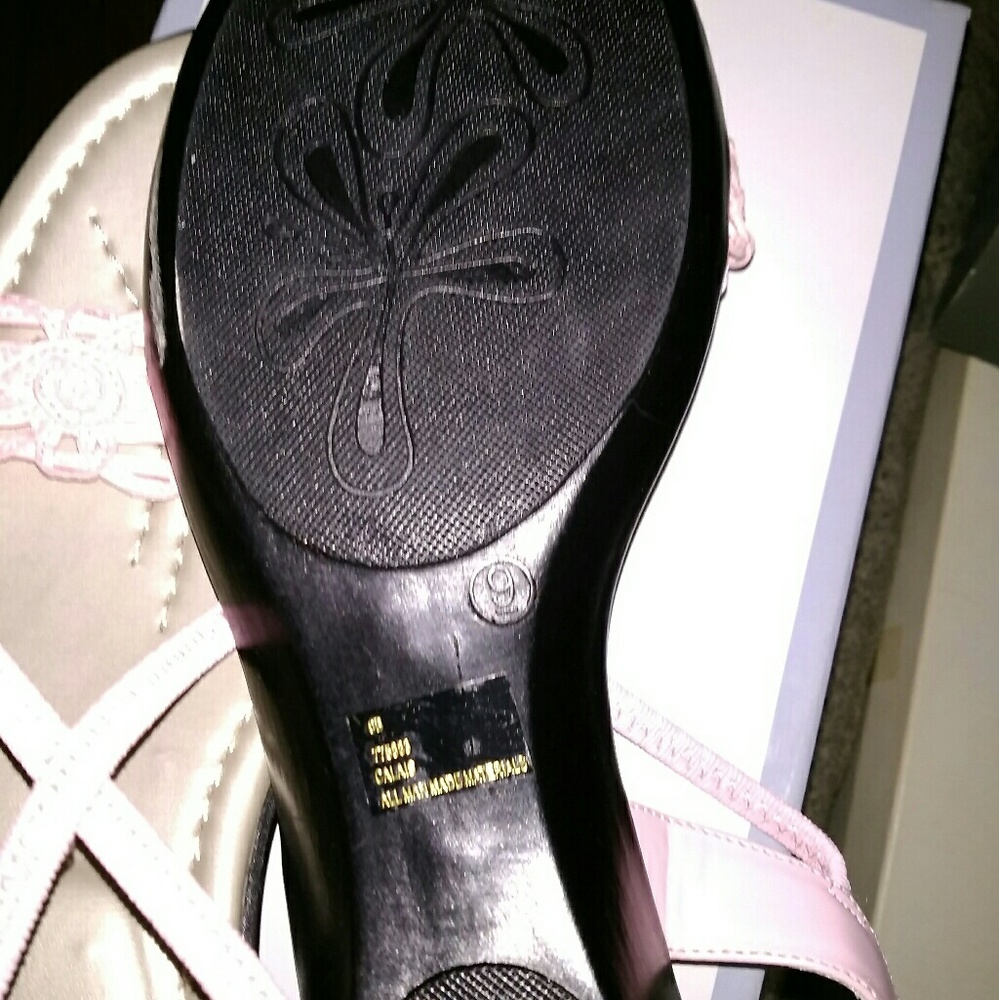 Sandles - Picture 3 of 3